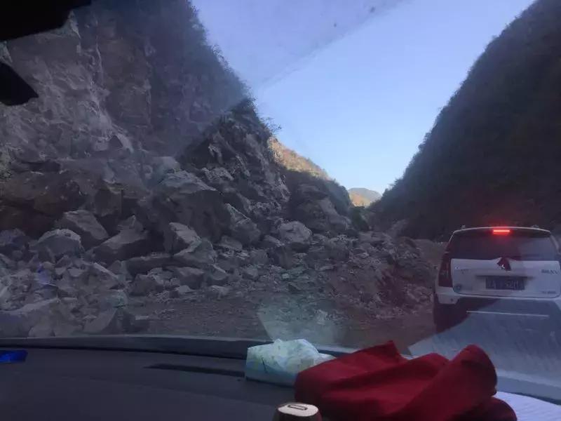 情系家乡传递爱心,情系灾区传递温暖