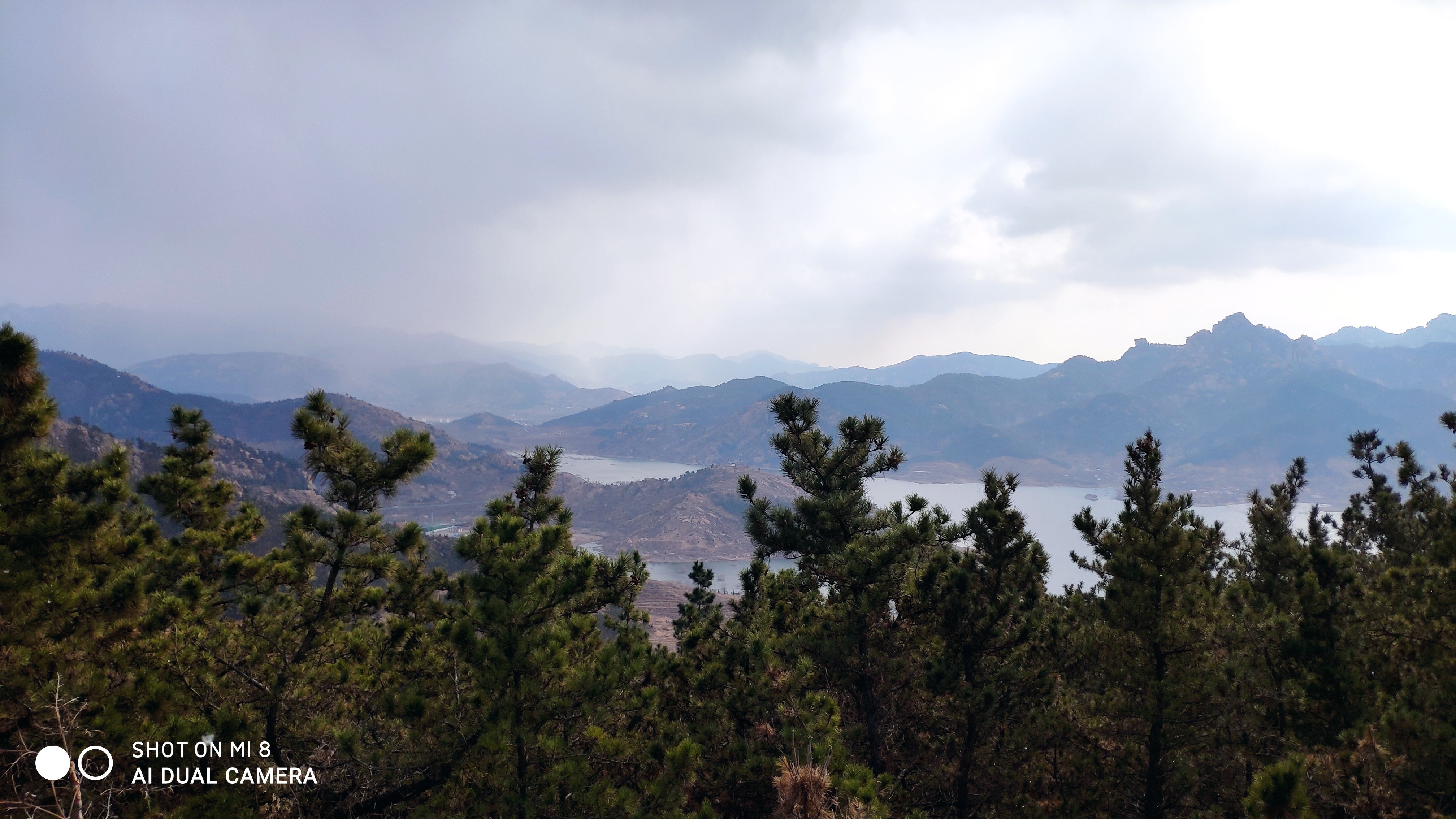 崂山水畔菜蔬鲜，黄石洞中书韵长