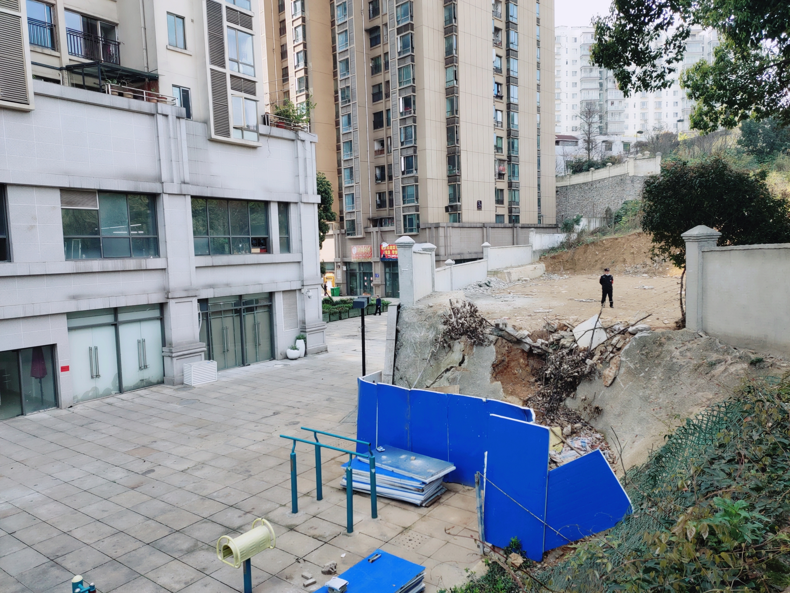 网络问政|一墙之隔却要绕行一公里！花果园一小区业主想开门直通公园遭拒