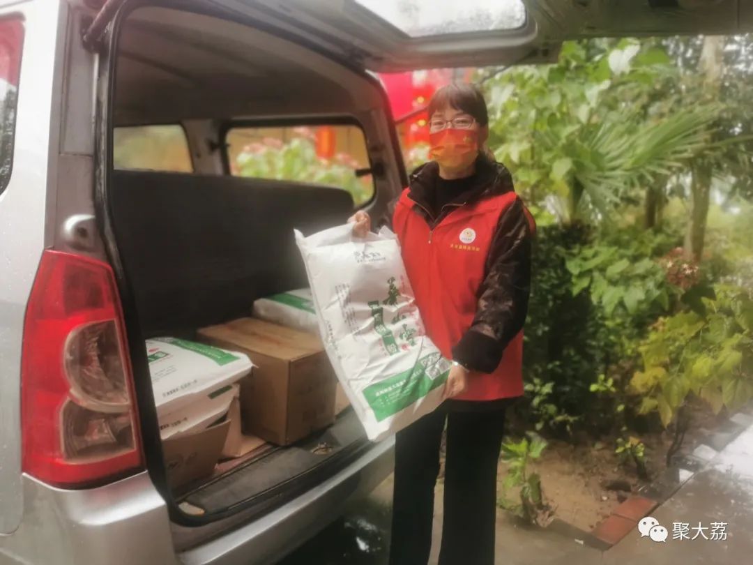 陪老人度过美好重阳节，大荔金龙、鸿运驾校、秦东考务中心在行动