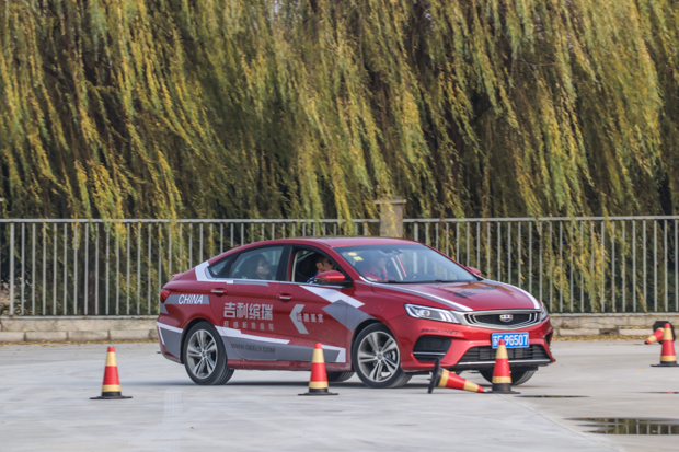 缤瑞冠军版和英朗速度pk,吉利缤瑞与朗逸怎么选