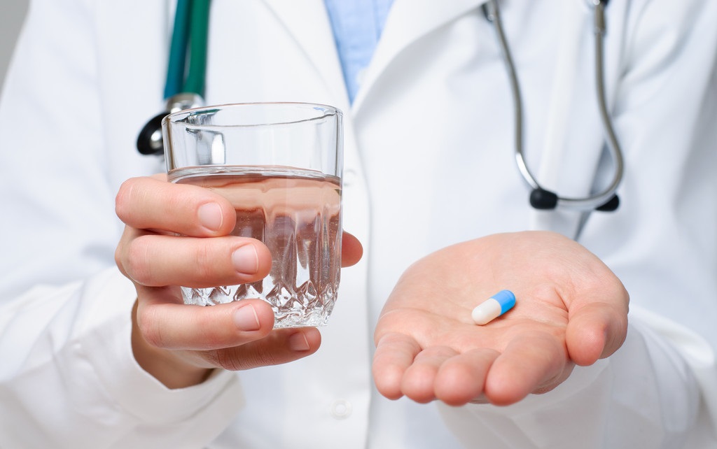 40多岁的人,血压中的高压正常,但低压超过了90,要不要吃药?