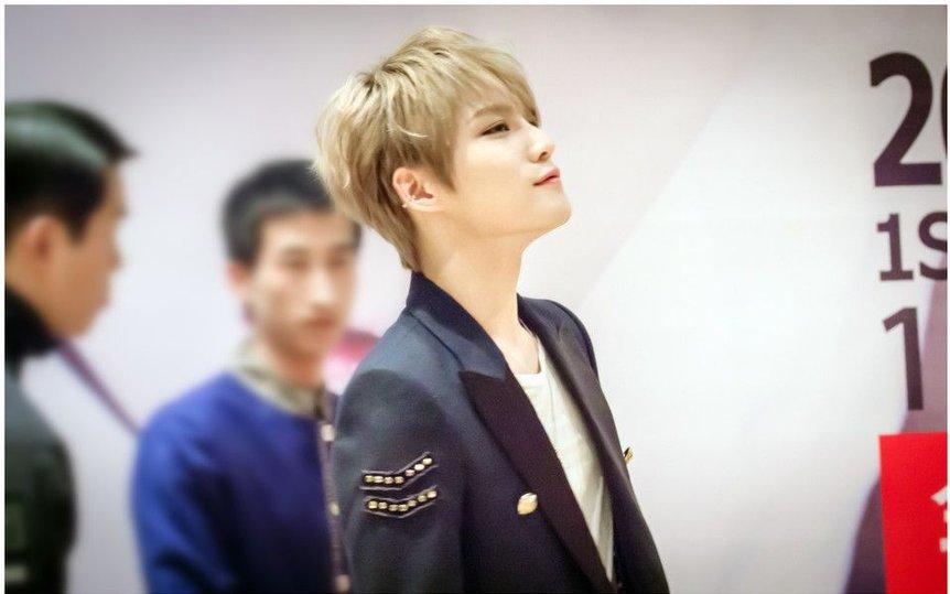 亲吻女童惹非议,赡养两家人身世离奇,韩国出生今却在日本发展?