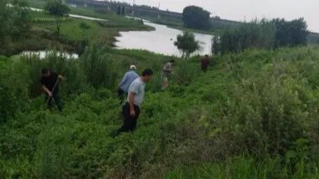 寒夜中有你们逆风而行的身影,逆风而行风雨中的身影