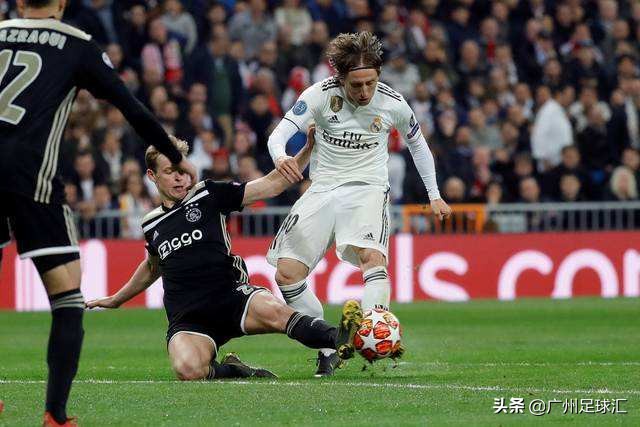 再不疯狂就老了！银河战舰重新启航，梅西巴萨却遭球迷怒批