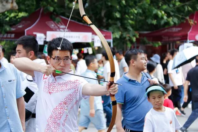 确认过眼神这是谁唱的歌,确认过眼神是过年要加班的人