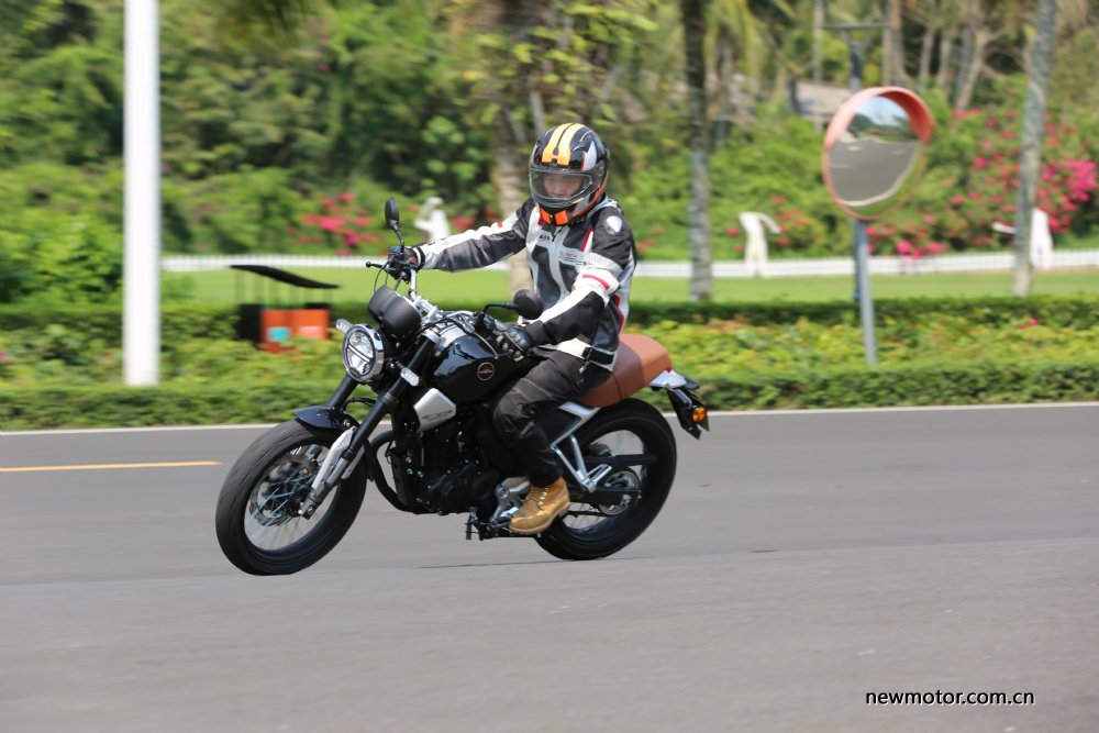 鸷道190ss发动机是进口原装的吗,五羊本田鸷道190ss落地价多少钱