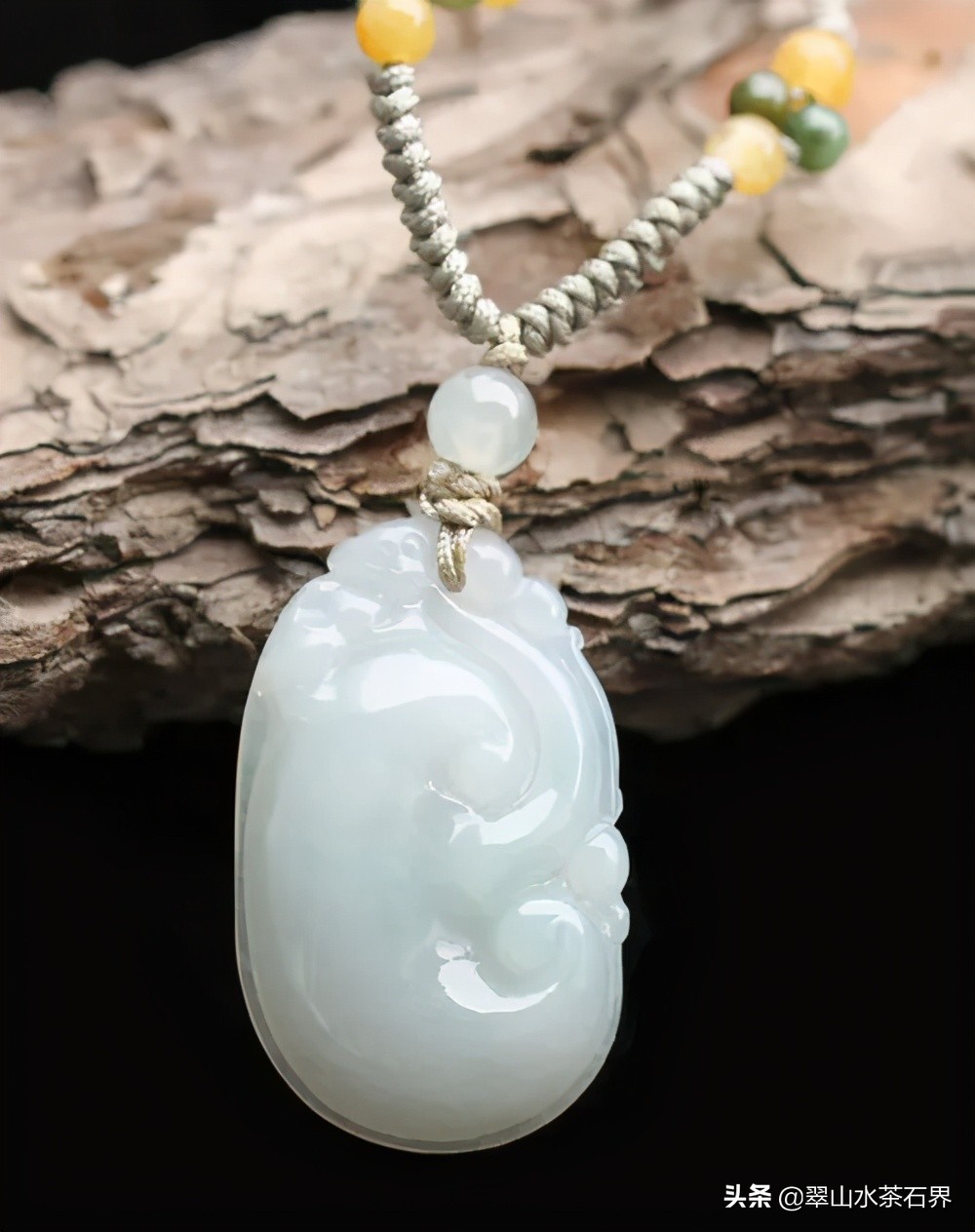 不同颜色翡翠含的元素,不同种类绿色的翡翠