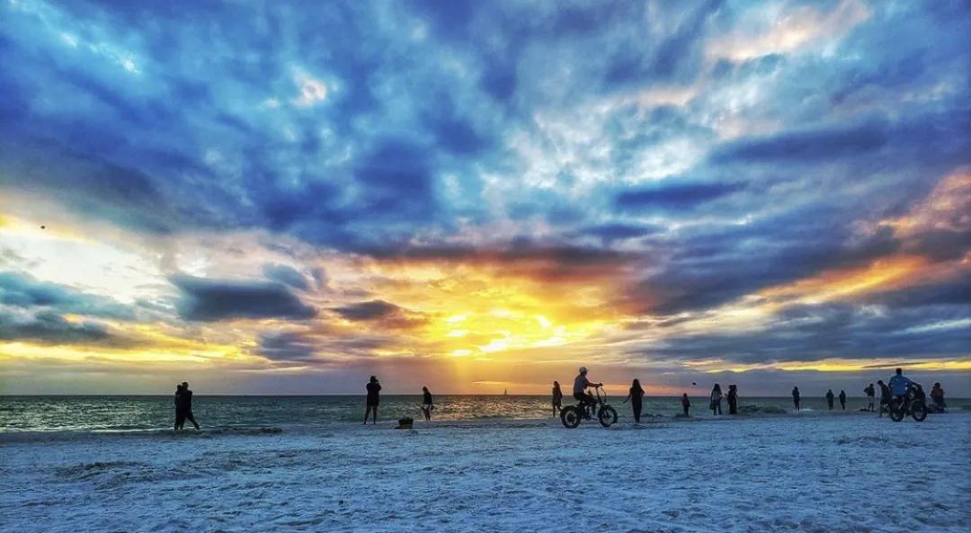 夏天必去的10个海滩,不爱夏天爱游泳