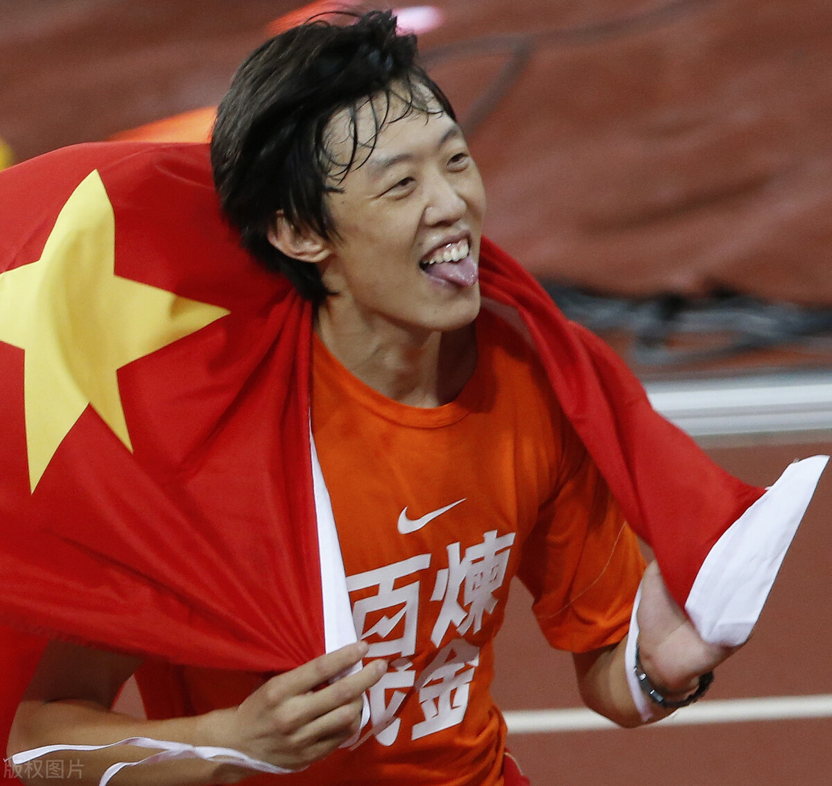 从跳高冠军到网红，张国伟已忘记2米39的一生追求了吗？拼命想红的他撂了国家队的挑子，但他的选择值得尊重