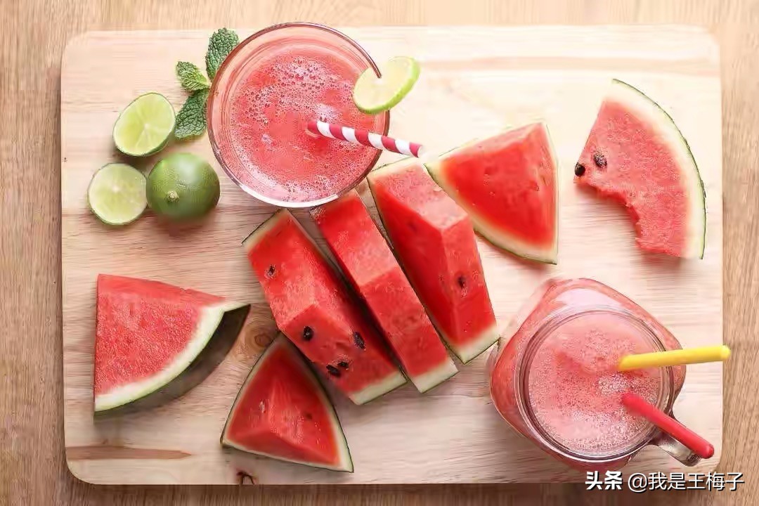 买西瓜时,别只会傻傻用手拍,多加2点,保证挑的西瓜沙又甜