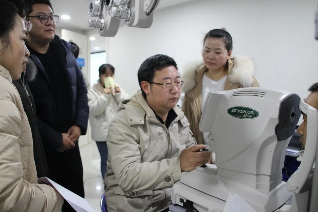 课堂教学+实训验配;欧几里德角膜塑形镜研修初级班顺利结业