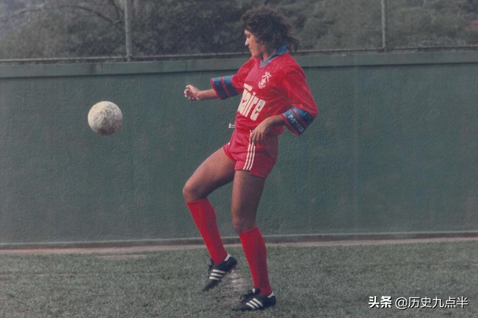 一个不会踢足球的足球运动员,一个不会踢球的球员
