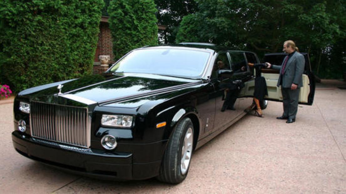 劳斯莱斯10万雨伞是怎么来的,带大家看看劳斯莱斯雨伞真实成本