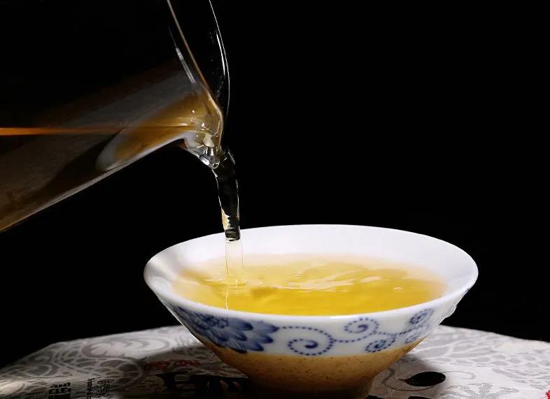 经常喝茶水牙会变黄,喝茶对牙有好处吗