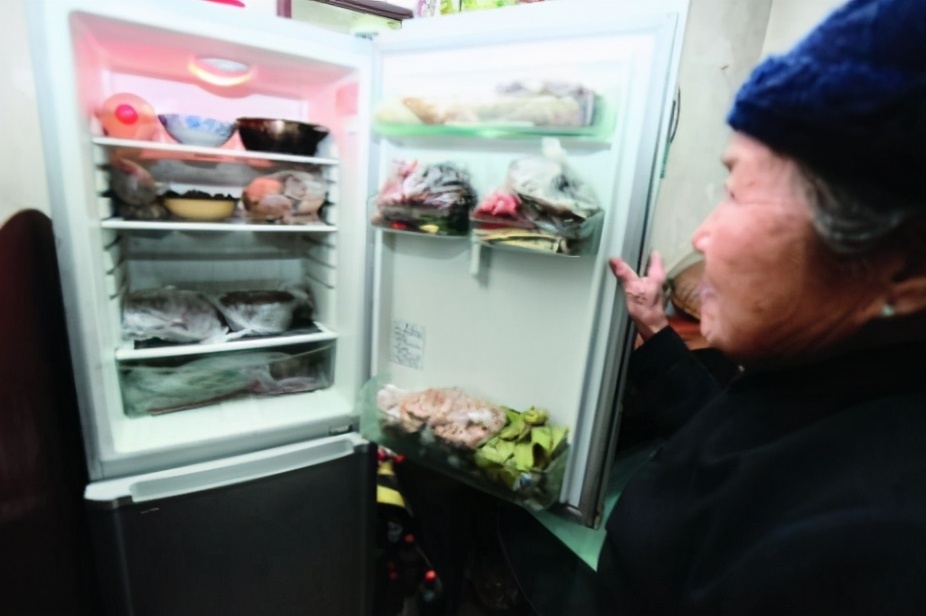 老人囤积癖怎么破,老人家收藏老物件舍不得扔