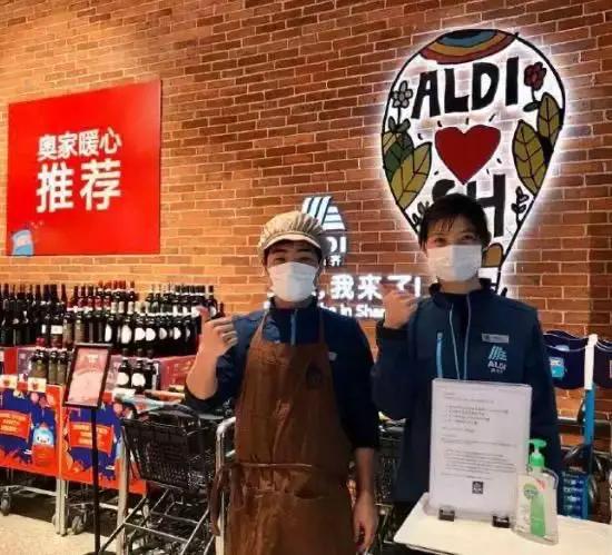 新店开业遇疫情,奥乐齐超市线上订单暴涨,拣货员“必须跑起来”