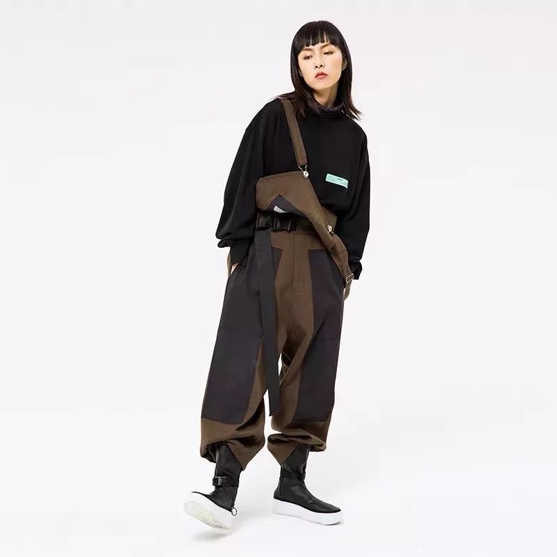 穿上背带裤,校门口保安叔叔都不拦我