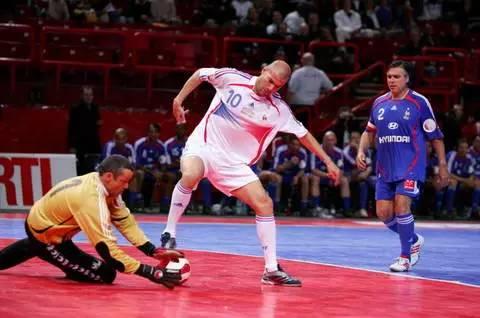 怎么做假动作,怎样做假动作逼真