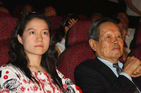相差54岁的杨振宁和翁帆,杨振宁与翁帆走过14年婚姻