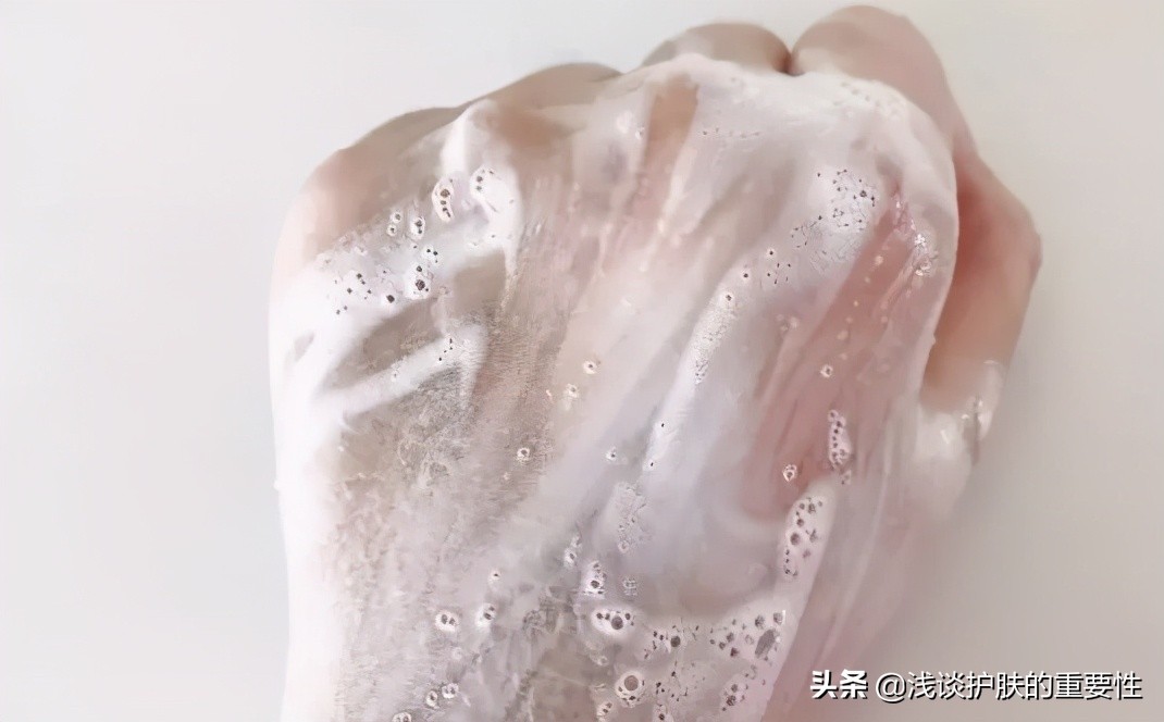 一天中要涂几次护肤品,通常按照哪个顺序进行?