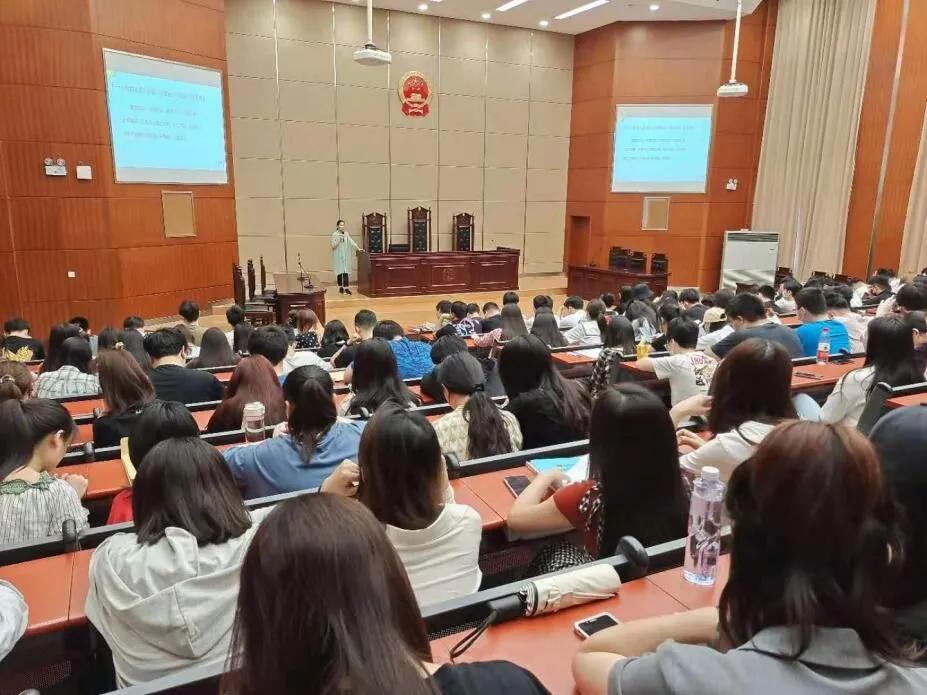 武汉学院“学霸班”:一个班9人考上公务员,还有多人考上研究生