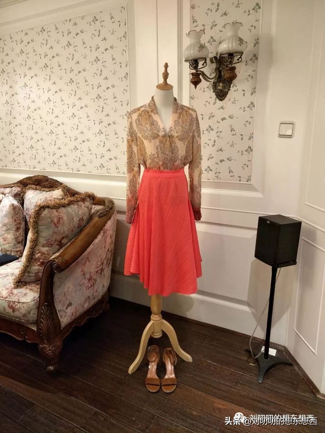 亮橘色穿搭,一日一look怎么搭配衣服