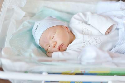 家庭用蓝光灯治婴儿黄疸可以吗,自己买黄疸蓝光灯能去黄疸吗