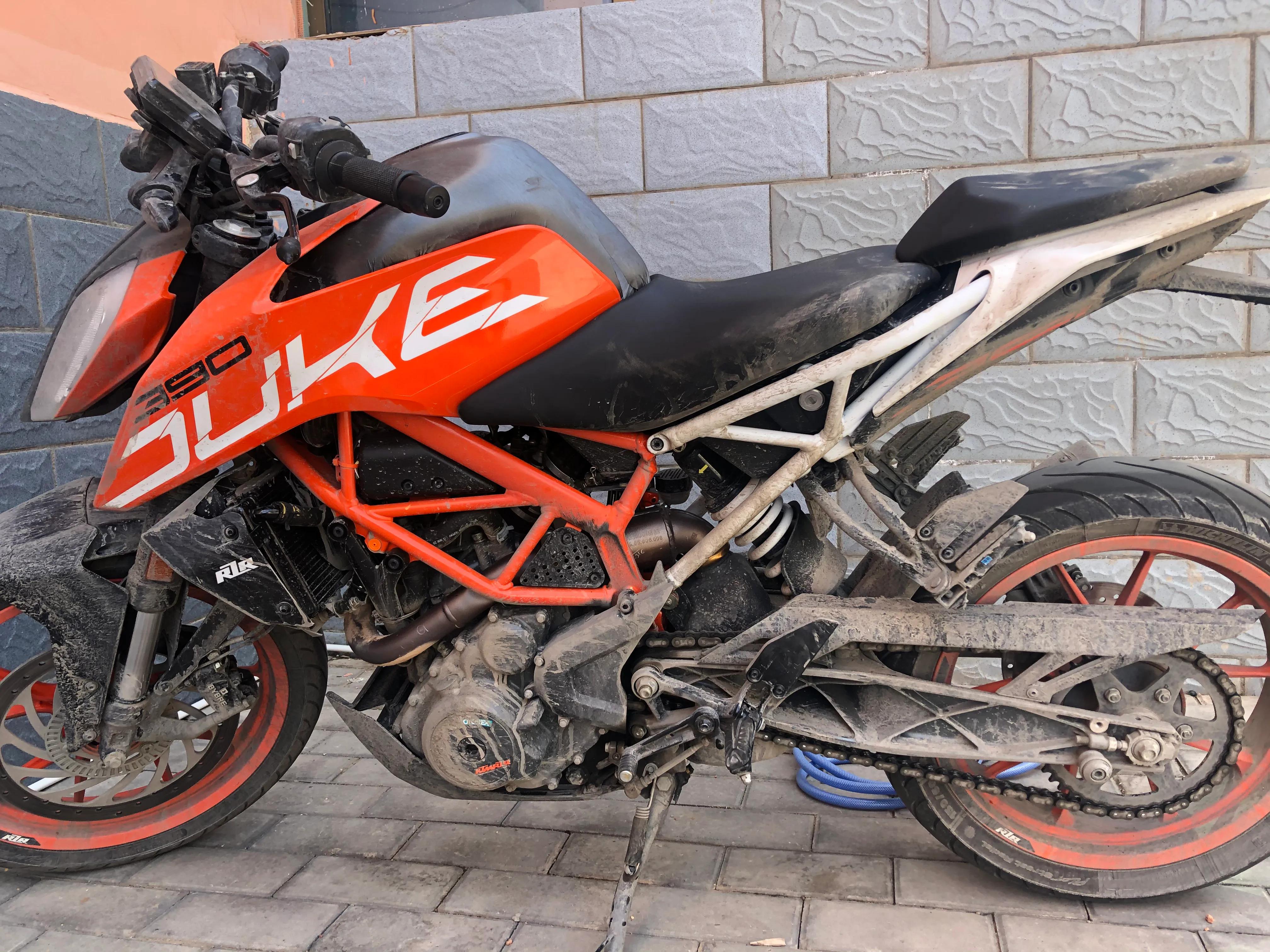 ktm390和杜卡迪795哪个值得购买,老款ktm杜克390值得入手吗