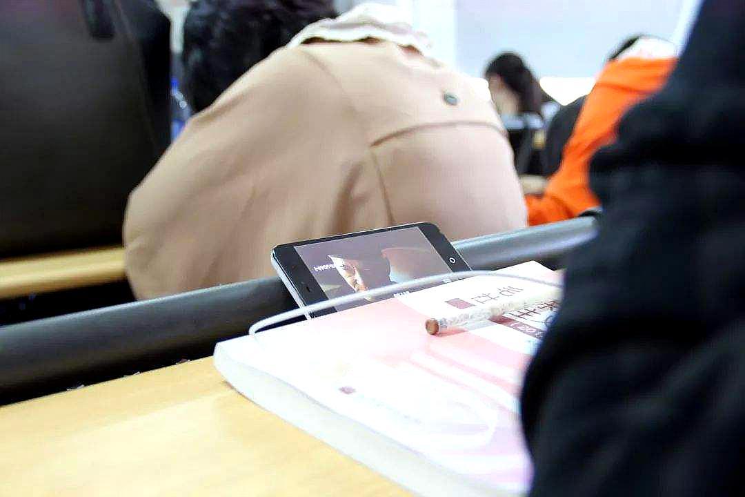 孩子，读师范吧？网友：宁要市内一张床，不要市外一套房