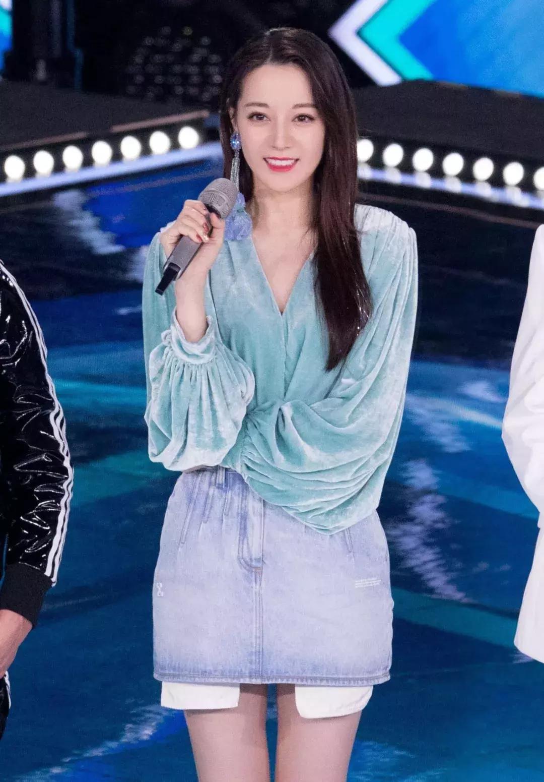 热巴当众撕衣服热舞,谁受得了