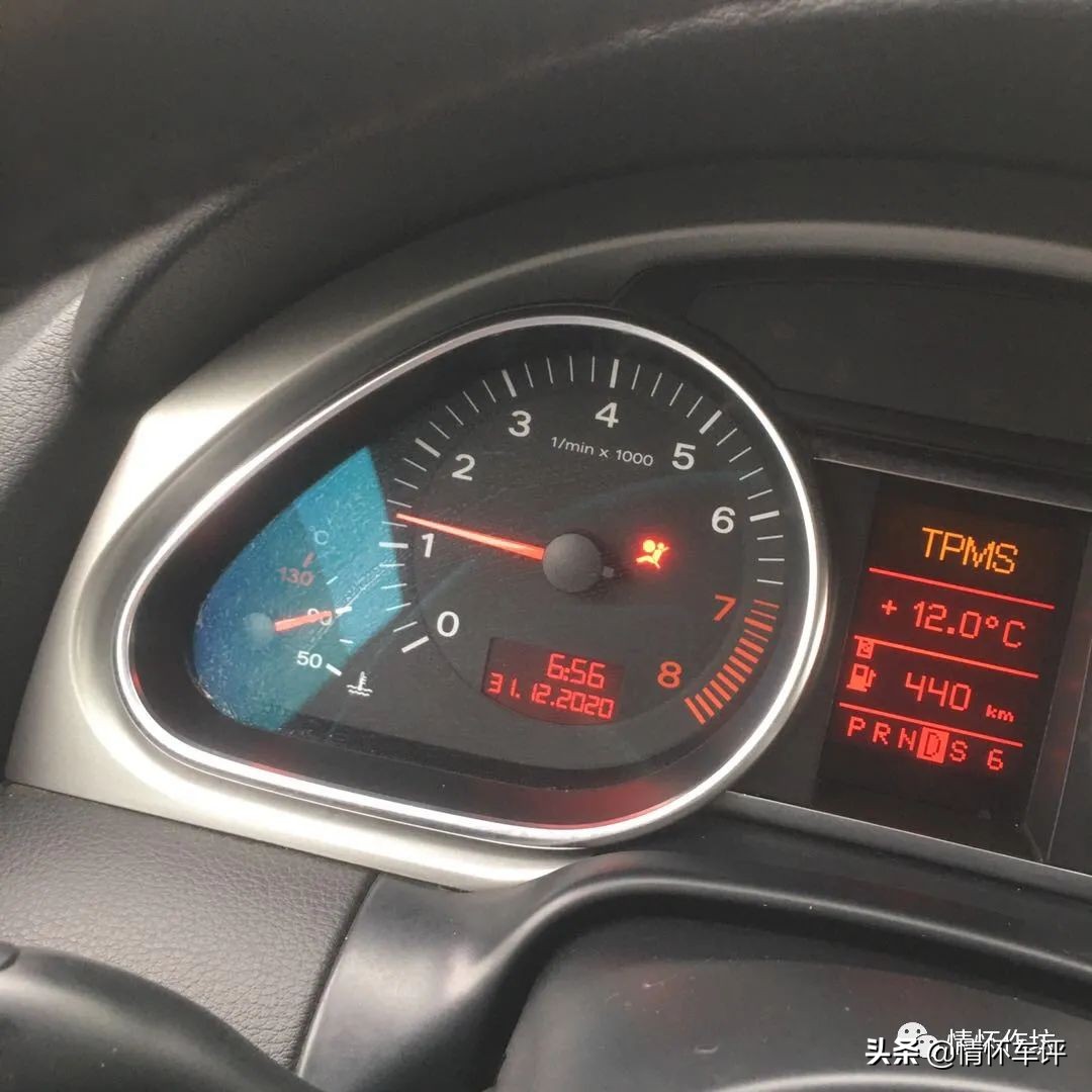 小伙买了一辆奥迪回村,小伙买了台7w的奥迪a7