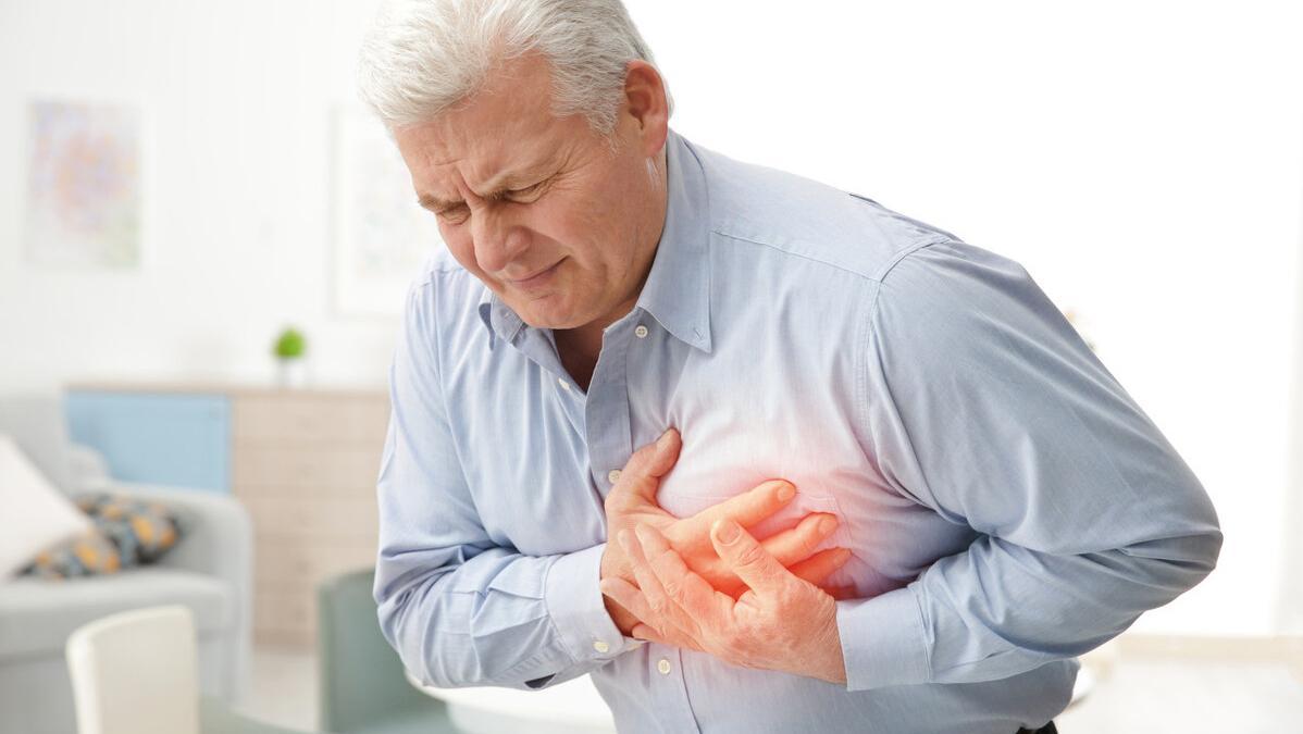 老人大便拉不来有痔疮怎么治,80岁的老人痔疮经常掉出来怎么办