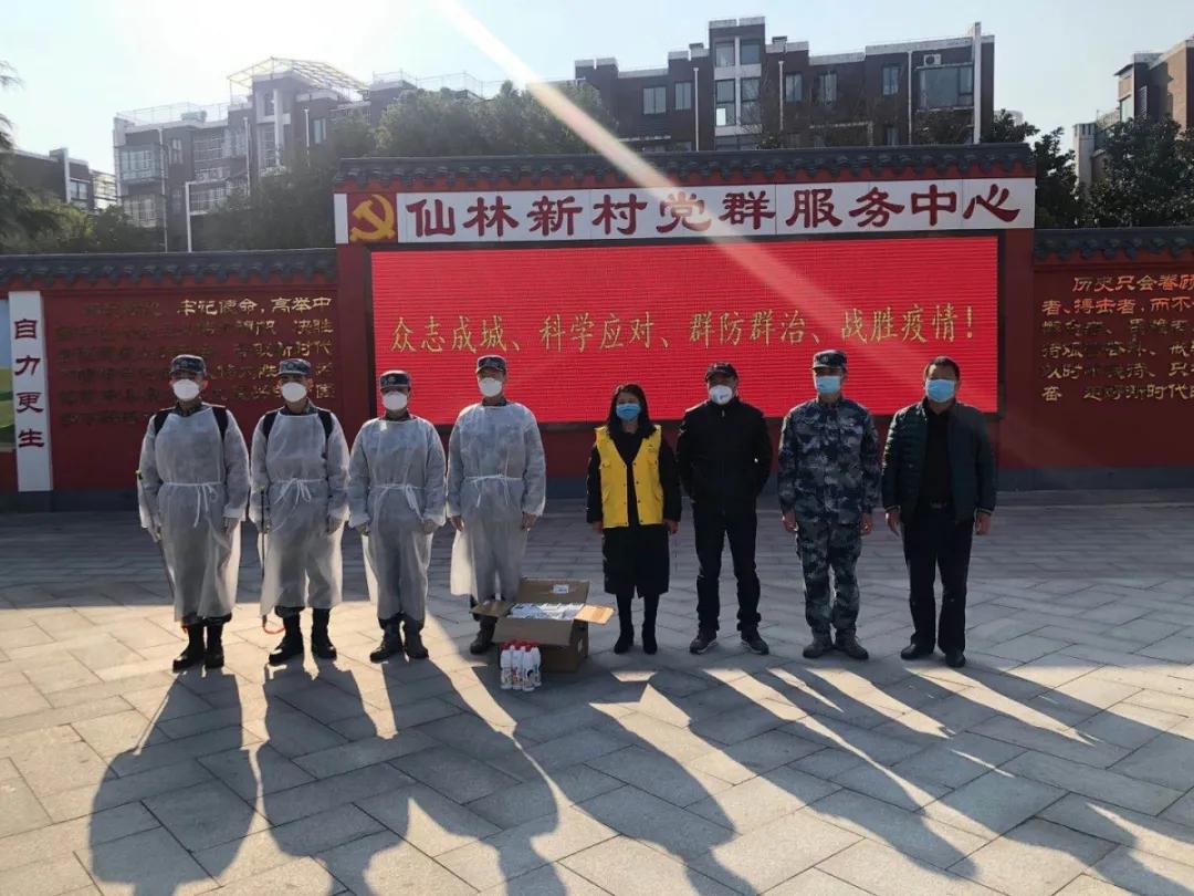 他一直都在诗歌,她一直都在作文600字