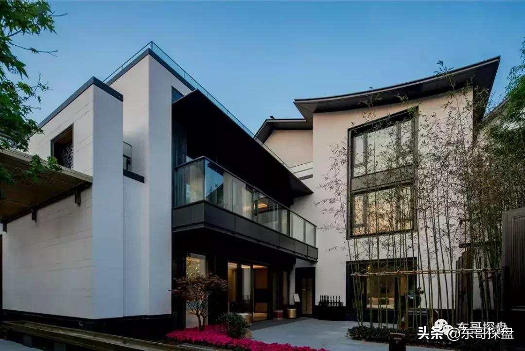 这才是郑州新贵追捧的湖畔臻品。100㎡出头的临湖独院来了