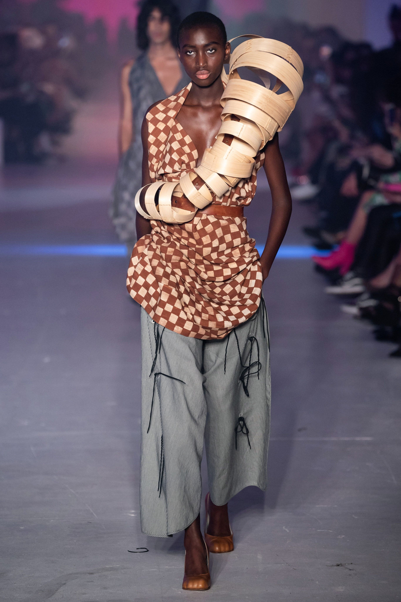 盘点四大时装周那些看不懂的奇葩设计，这15个品牌谁才是一号怪咖