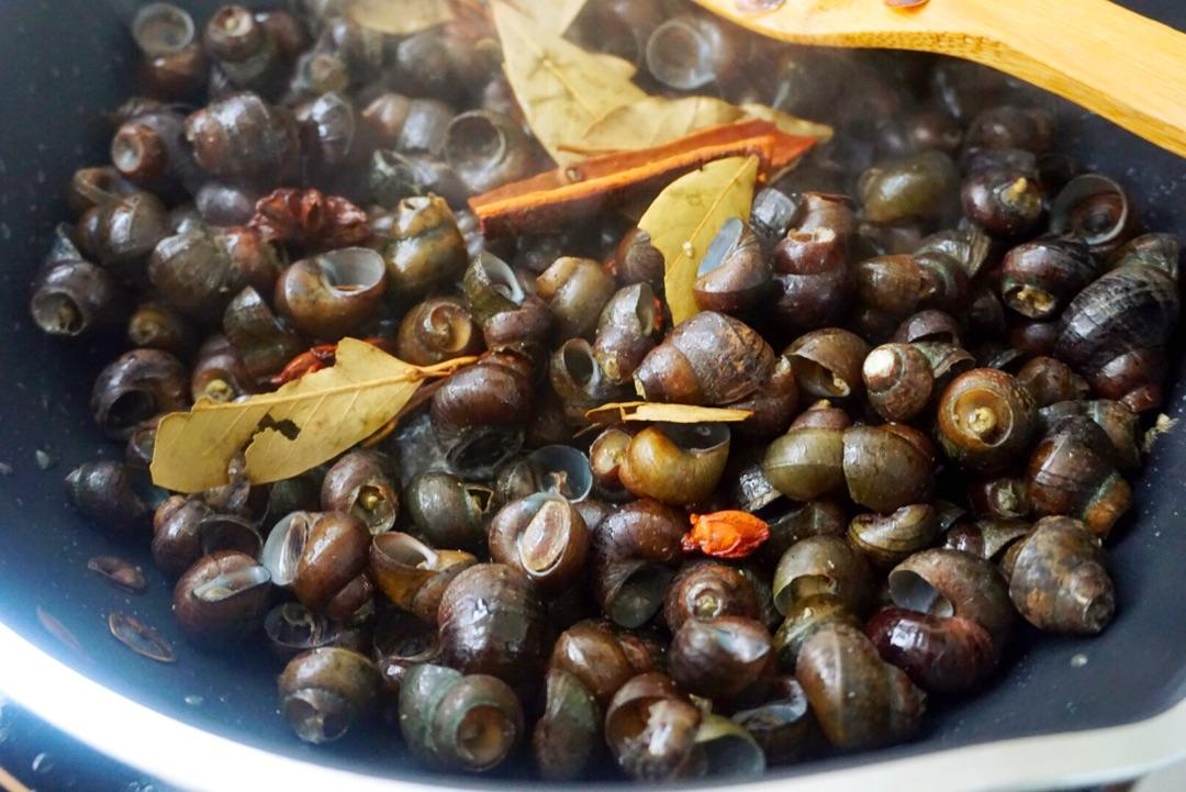 如何洗田螺里的小田螺,清洗田螺不能只放盐