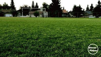 简单又实用的过人技巧足球,足球过人技巧空中摆动腿