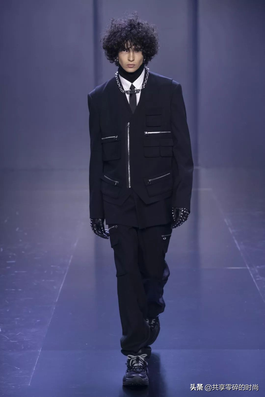 太平鸟女装新年穿搭,2022春夏巴黎时装周互动云秀场