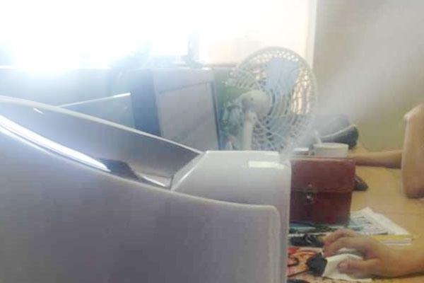 夏天开空调屋里干燥放盆水有用吗,夏天开空调室内湿度还是很高