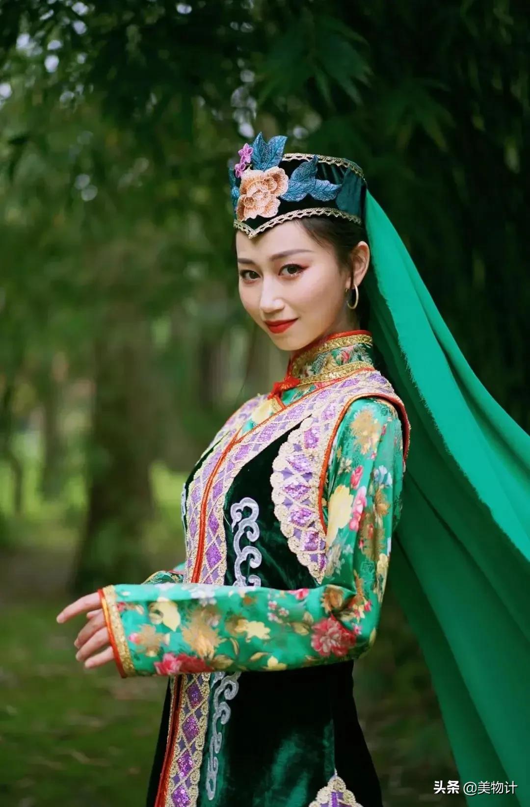 湖北95后女孩拍摄56个民族服饰,湖北女孩耗时247天拍摄56民族服饰