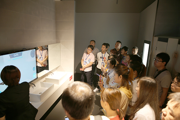 康婷员工到生态城安全体验馆参观学习