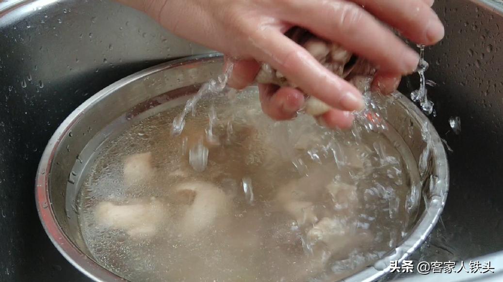 鸭肉这么做太好吃了,美味无腥味,做法还简单,上桌一会光盘