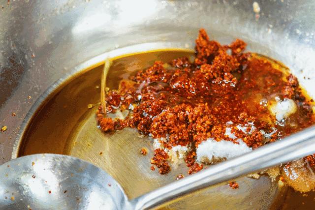 北京卖麻辣拌一年赚多少钱,走红的东北大姐摆摊麻辣烫