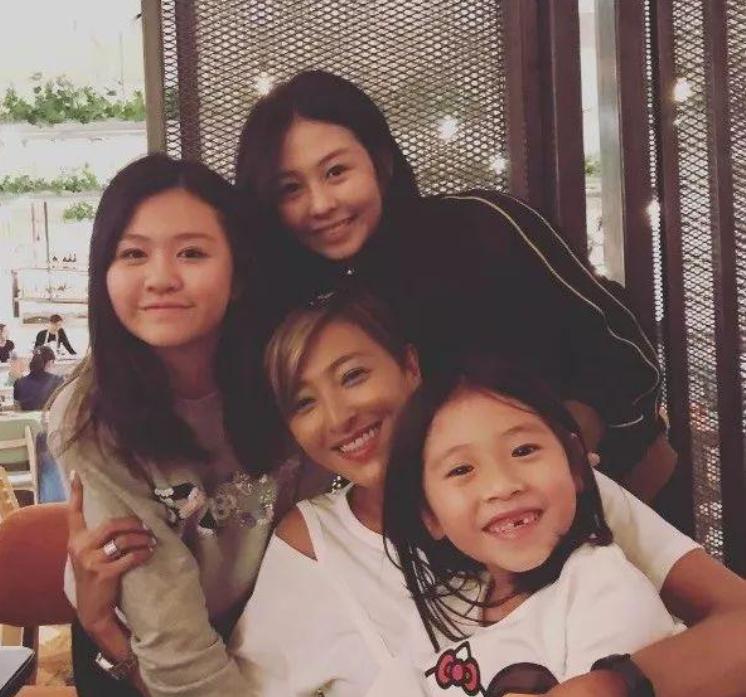 邱淑贞什么时候和王晶分手的,邱淑贞与王晶为什么分手