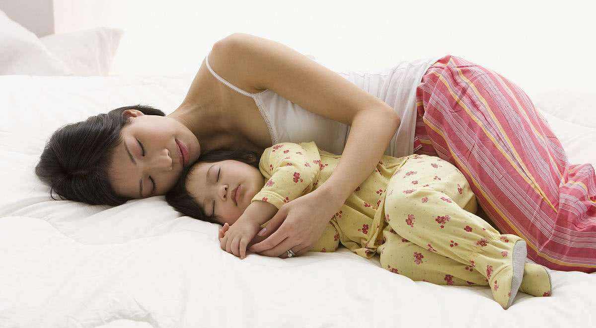 孩子不肯睡觉有什么办法,孩子不睡觉怎么办父母出绝招