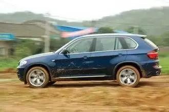 开车遇到泥路怎么解决,驾车经过泥泞道路时应该如何驾驶