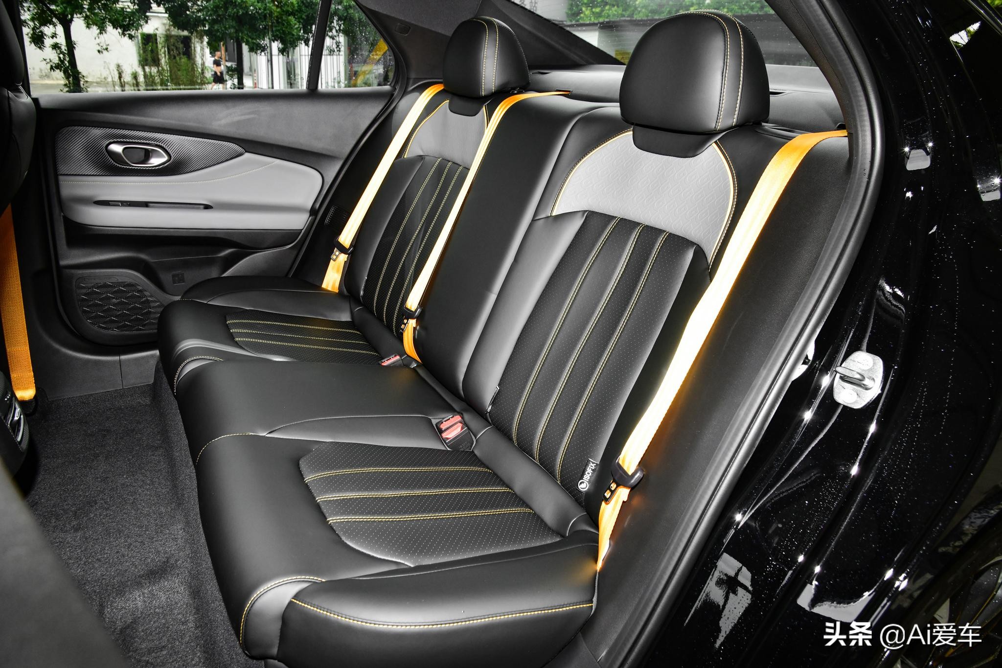 传祺影豹j16苏神版优惠多少,广汽传祺影豹和名爵5对比