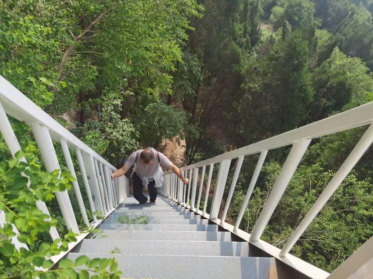 济南灵岩大佛山景区,济南灵岩寺大佛风景区