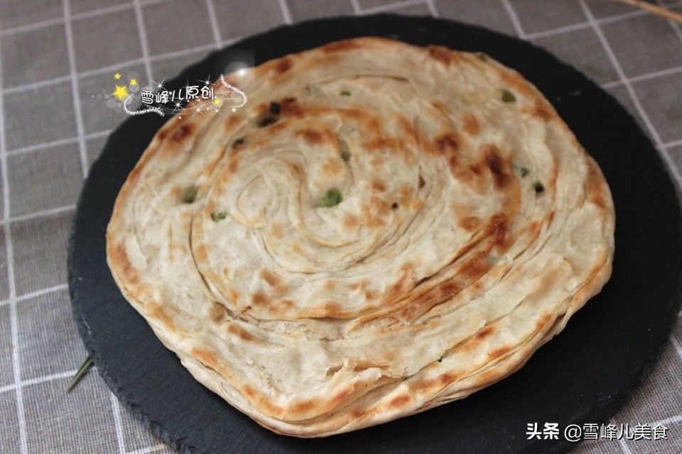 葱油千层饼最简单做法,怎样做葱油千层饼又软又好吃